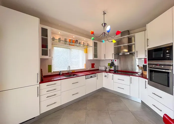 别墅 Beautiful 4-bedroom With Garden And Pool *