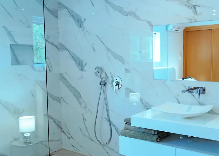 Beautiful 4-bedroom With Garden And Pool 阿尔布费拉