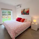 Beautiful 4-bedroom With Garden And Pool *
