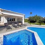 Beautiful 4-bedroom With Garden And Pool Villa *