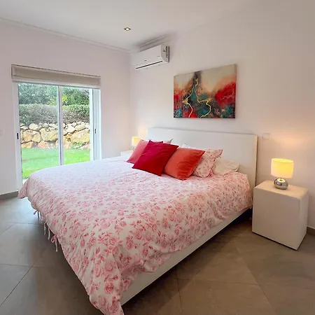 Beautiful 4-bedroom With Garden And Pool *