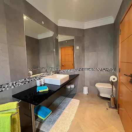 ヴィラ Beautiful 4-bedroom With Garden And Pool アルブフェイラ
