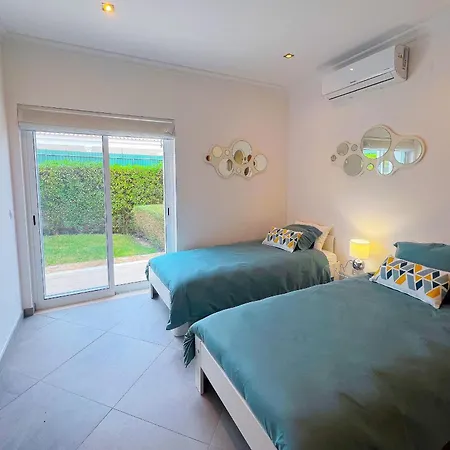 Beautiful 4-bedroom With Garden And Pool *