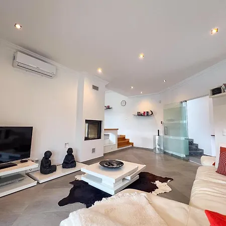 ヴィラ Beautiful 4-bedroom With Garden And Pool *