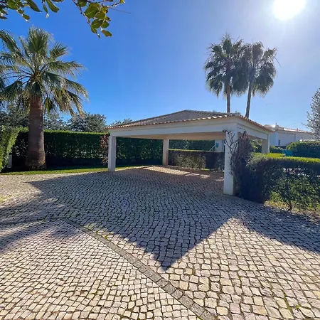 빌라 Beautiful 4-bedroom With Garden And Pool *