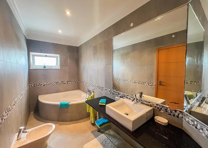 Beautiful 4-bedroom With Garden And Pool