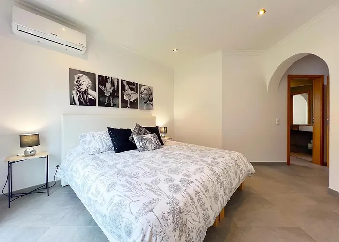 Villa Beautiful 4-bedroom With Garden And Pool *