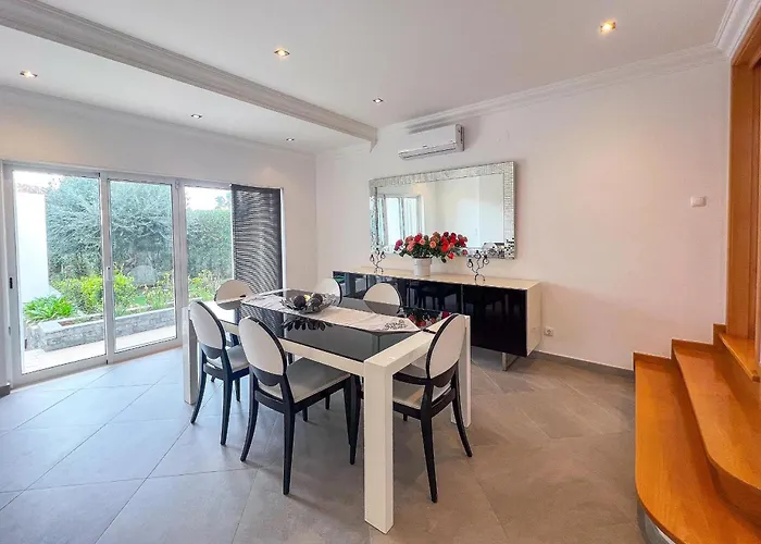 Beautiful 4-bedroom With Garden And Pool *