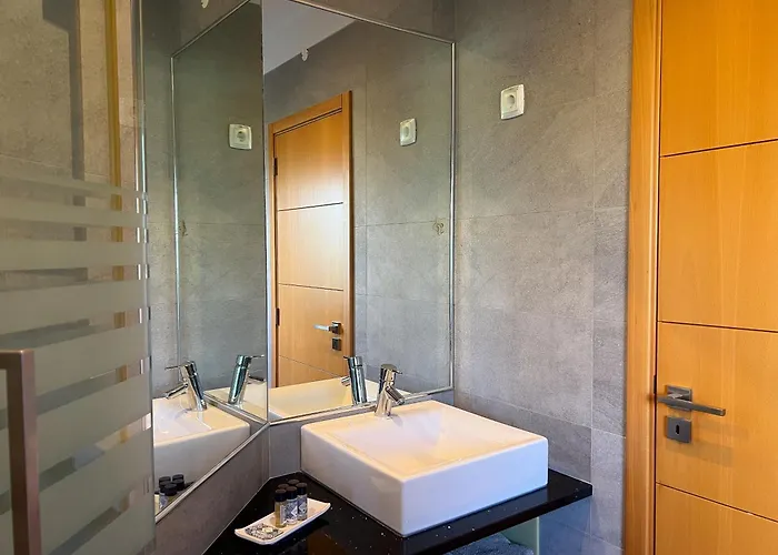 Beautiful 4-bedroom With Garden And Pool Albufeira