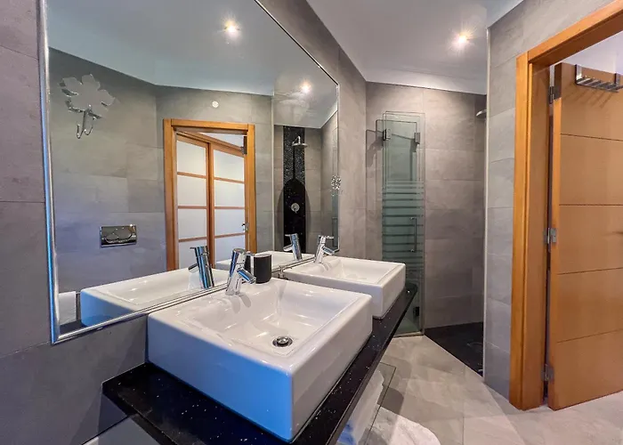 Villa Beautiful 4-bedroom With Garden And Pool Albufeira