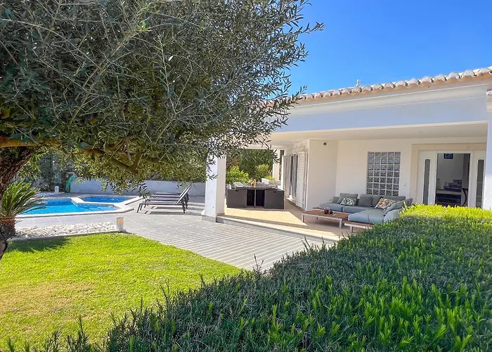 Villa Beautiful 4-bedroom With Garden And Pool Albufeira
