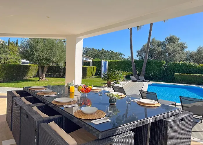 Beautiful 4-bedroom With Garden And Pool * Albufeira