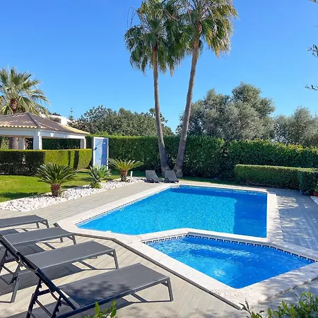 Beautiful 4-bedroom With Garden And Pool 阿尔布费拉